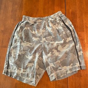 LULULEMON Grey camouflage pace breaker shorts 9 inches rare print s small